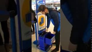 Cabin Max Turin Ryanair hand luggage gauge test [upl. by Yllah]