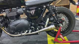 Triumph Street Twin with Motone Exhaust slip on [upl. by Asset974]